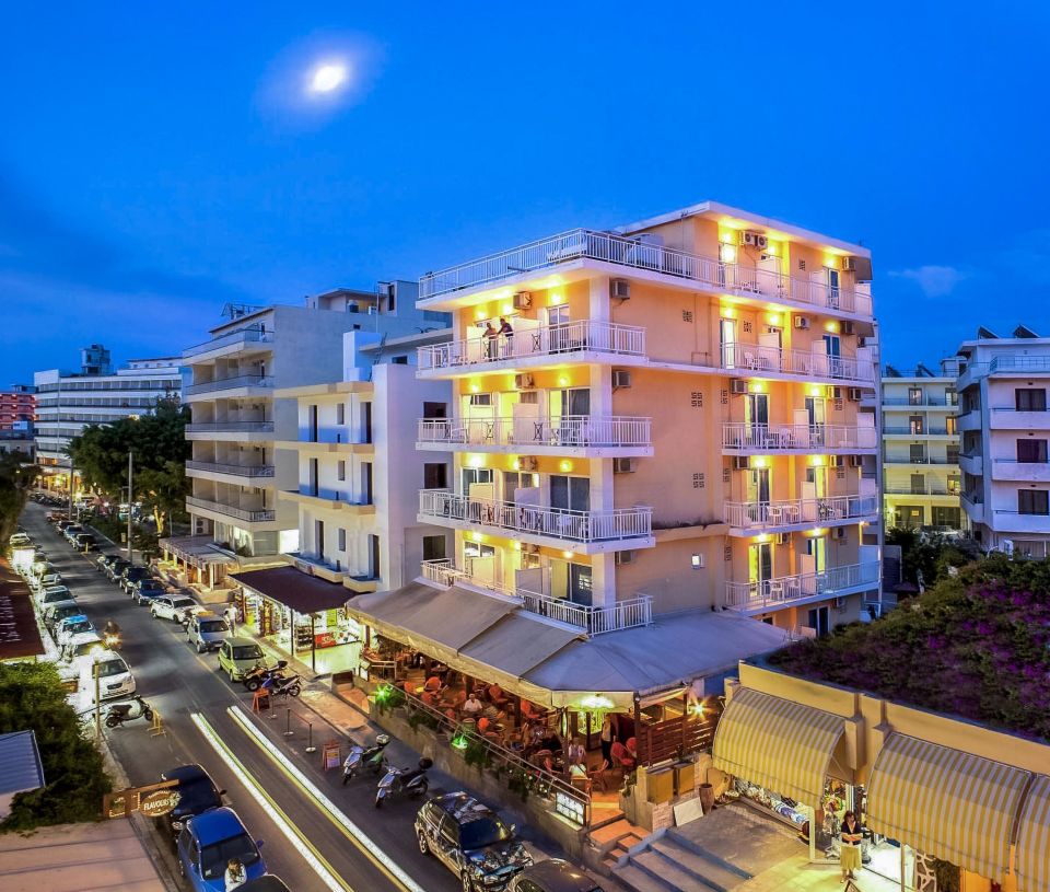 Pearl Hotel (+23Y.O. for unaccompanied guests)